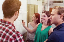 La communication est essentielle pour la dynamique d'équipe et un bon esprit au travail.