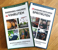 Zwei Reiseführer aus dem Verlag Groblaa: die "Weinroute" und die "Spirituosenroute" führen zu lokalen Produzenten im kleinen Königreich. Foto: Christoph Schumann, 2025