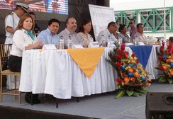 El vicepresidente ecuatoriano, Jorge Glas Espinel, preside una ceremonia oficial en el muelle pesquero en construcción. Jaramijó, Ecuador.