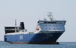 Le M/V MN Pelican ancré. Il navigue désormais pour le compte de Brittany Ferries.