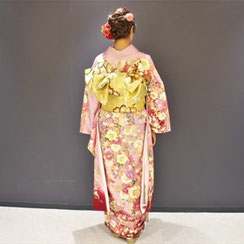 成人式のお客様　振袖の着付けとヘアセットをお手伝いしました　おめでとうございます　初釜もお待ちしています