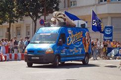 Renault Mascot  GLACES NESTLÉ EXTRÊME - Caravane Tour de France 2006