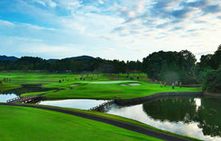 サミットゴルフクラブ (名物ホール) 16番 PAR3 