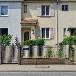 Exponat: Bischof-Wittmann-Str. 48 / Regensburg / Original Foto - Größe: 20 x 20 cm - Art: Fotografie Original - © by Pelz Kreativ 2023