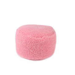 Pouf repose pieds en laine naturelle de mouton couleur rose taille s