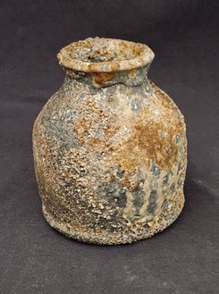 花入れ・蹲るー乳白・古陶土 穴窯、電気 (12.5x12.5xH14)