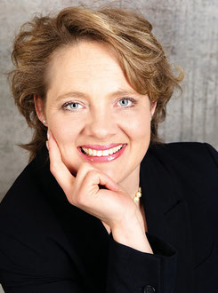 Portrait: Katharina Höchemer. Knigge-Trainerin