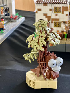 Äffchen und Baum gebaut von Leevi 2024 als MOC (=ohne Plan und Anleitung)
