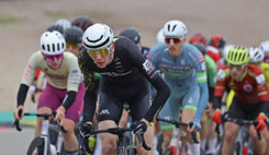 Foto Mitte: Toni Albrecht