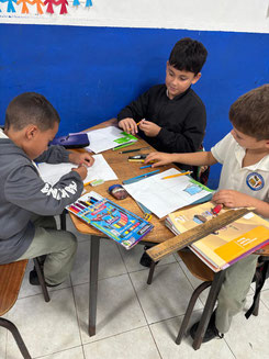 Estudiantes de la institución Trabajando