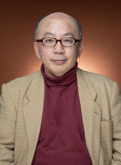 <img src=”man.jpg” alt=”得丸裕康”/>