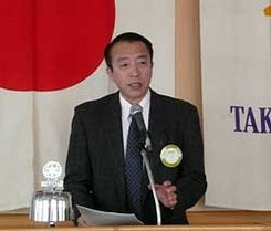 宮城学長との対談の模様を報告する堀 祥二会員