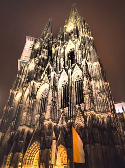 Der Kölner Dom bei Nacht - Am 5.1.2015 wird die Beleuchtung als Zeichen gegen PEGIDA abgeschaltet