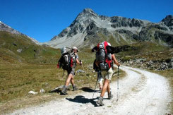 Escursioni in montagna: cosa mangiare e cosa portare