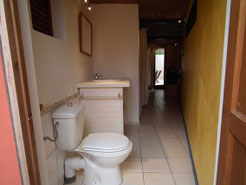 Bathroom 1 bungalow No.10 – shower, washbasin, WC, towels and bath mat provided