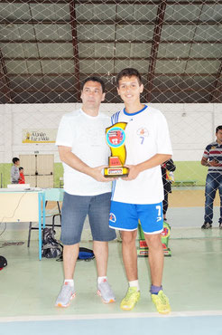 Eduardo - Capitão do Granja Jaguari - Recebeu o Troféu Vice Campeão - Sub 14
