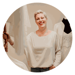 Brautmode Designerin Rike Winterberg im Atelier von elementar Brautmode - Leidenschaft für umweltbewusste Brautkleider