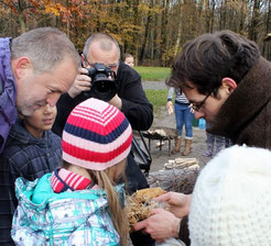 Bis der Funke überspringt ... Schulleiter Jochen Nossek als interessierter Gast