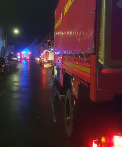 Einsatzfahrzeuge der Freiwilligen Feuerwehr Hammersbach in der Hauptstraße; Foto: VfKuHH