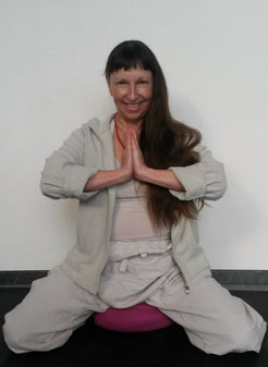 ** Monica-Elizabeth Sochor (Chemi Lobsang) Yogalehrerin Meditation Reiki Buddhas Yogalounge in Karlsruhe 
