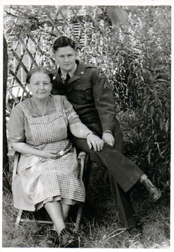 Peter mit seiner Mutter in Kassel ca. 1951/52