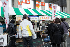 まめぶ汁&物販ブースの様子