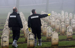 Les 576 stèles du carré musulman de Notre-Dame-de-Lorette ont été touchées. (Reuters)