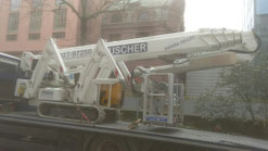 Arbeit mit der Bühne. 20 Meter Efeu zu entfernen