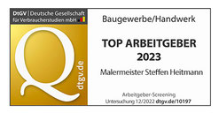 Maler in Berlin bei professioneller Wandgestaltung in einer Altbauwohnung