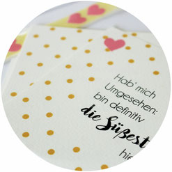 Bild: // DIY Baby Meilenstein Karten // Mit dieser Bastelanleitung und Freebie Bastelvorlage kannst Du deine ganz eigenen Baby Milestone cards als Geschenk Idee zur Schwangerschaft oder Geburt selber machen, gefunden auf www.partystories.de