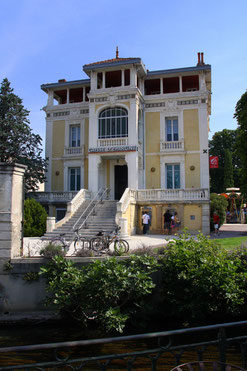 Bild: Bank von Peter Mayle beschrieben in L´Isle-sur-la-Sorgue