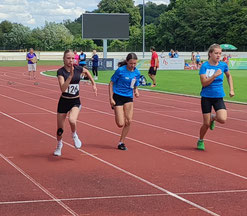 Elaine Scharf beim 75 m-Sprint