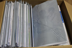 右側の下に封筒・はがきがありますが、3種類の月刊誌で70％以上の量を占めます。空輸費用も高額になります。