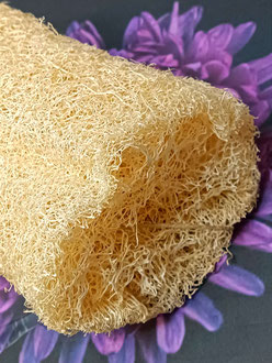 Gant exfoliant végétale en matière naturelle, ce produit éco responsable permet de réaliser un gommage doux de la peau en favorisant la micro- circulation.