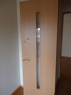 オシャレに住もうという方は部屋もきれいに使ってくれる方が多い。(使い方が荒くドアの補修が必要になってしまった物件)