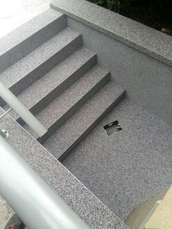 Sanierung einer Treppe mit einem Steinteppich - Mario Bogisch Bausysteme