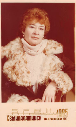 Aneta Falkenstern in Semipalatinsk (Kasachstan, 1985) ...