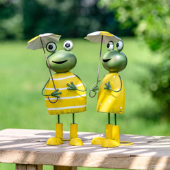 formano Gartendeko 2026 – fröhliche Froschfiguren aus Metall in gelbem Regenmantel mit Schirm. Lustige Dekoidee für Garten, Terrasse oder Balkon. 