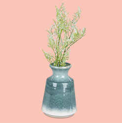 handgefertigt Vase aus Keramik mit mehrfarbiger Verlaufsglasur (Weiß -> Dunkelblau) veredelt.