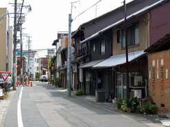 旧中山道と交差する脇道