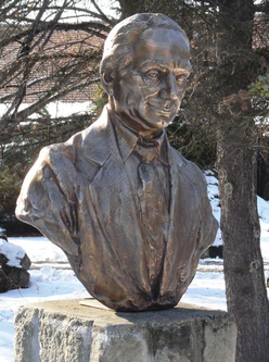 Pál Vallus’s statue in the garden of the office of the CIC Headquarters in