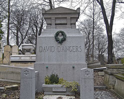 Tumba de David d'Angers en el cementerio del Père-Lachaise.