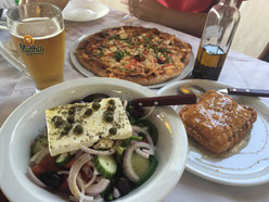 Trattoria Restaurant auf Naxos ( Griechenland) Travelfood. Greek Salat. Pizza Greka.