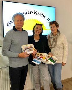 Irmi (r.) und Ewald Tatschl mit Ulla Pehböck von der Kinderkrebshilfe