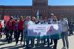 Foto: Special Olympics Berlin - Die Delegation von Special Olympics mit H. Niehoff (mitte)