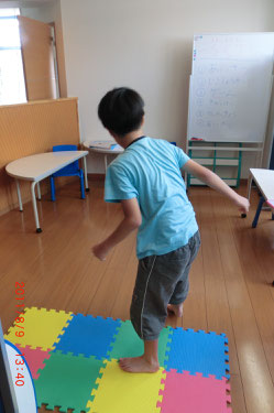 ▲ペットボトルでボウリング