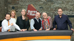 Das Höndlerteam mit Moderator (Bild: ZDF)
