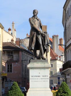 A quand une statue de  Ducos du Hauron à Agen... comme celle de Niépce à Chalon-sur-Saône.