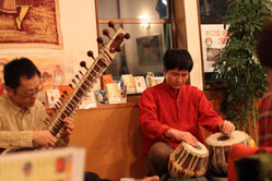 インド料理店ナタラジャでの演奏風景