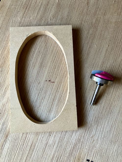 楕円形の治具とディッシュビット
